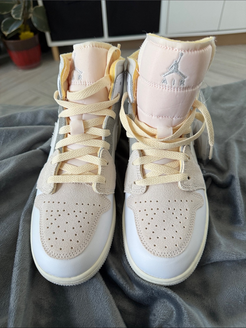 Air Jordan 1 Mid SE Craft Inside Out Sneakers Youth 6.5 Natural Grey DQ3726-100